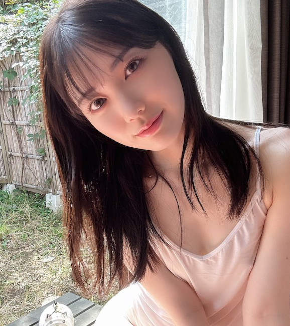 石川澪写真美照